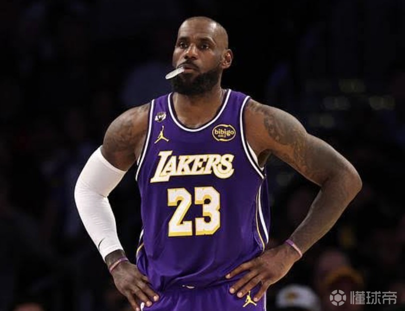 ESPN记者：湖人可能需要说服詹姆斯降薪续约，以帮助球队引援